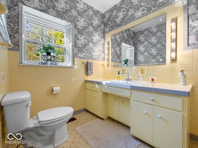 9271 S 225 E, Flat Rock, IN 47234