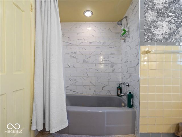 9271 S 225 E, Flat Rock, IN 47234