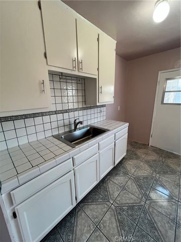 1206 E 22nd, Los Angeles, CA 90011