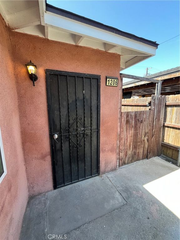 1206 E 22nd, Los Angeles, CA 90011