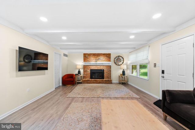 1400 BUCK HILL DR, Southampton, PA 18966