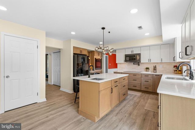 1400 BUCK HILL DR, Southampton, PA 18966