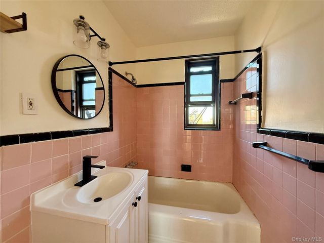 11225 34 Avenue 6H, Corona, NY 11368