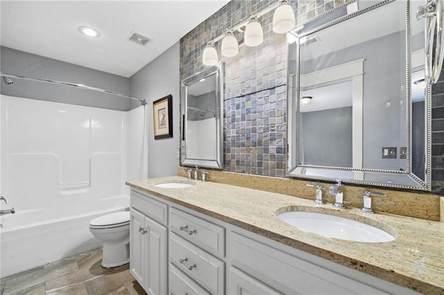 5819 N Liberty Avenue, Kansas City, MO 64118