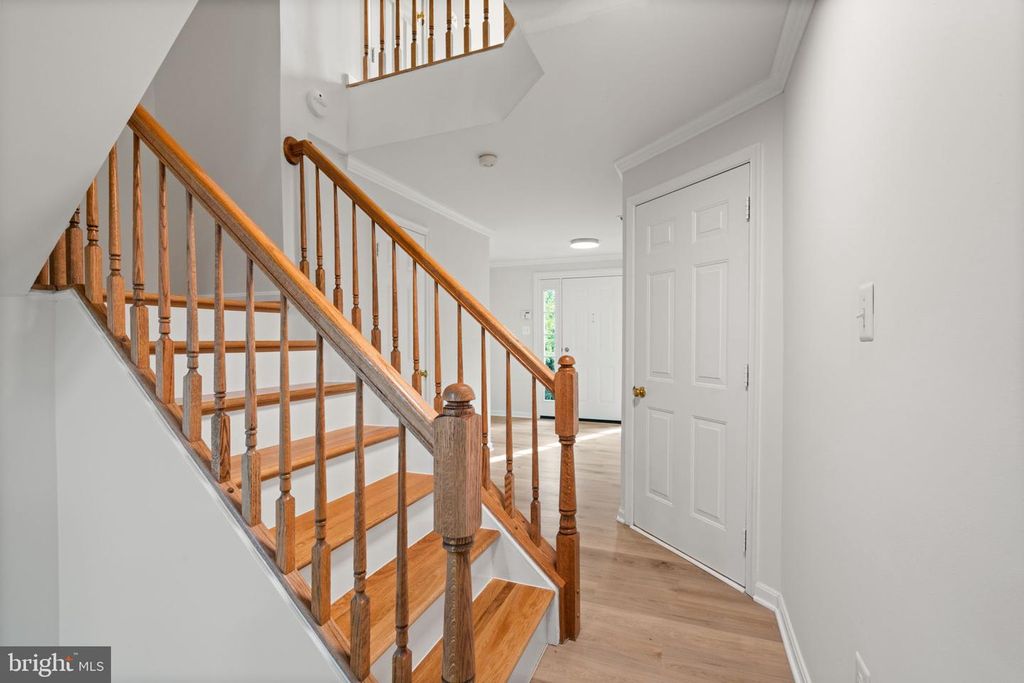 Image 10 of property listing at 6510 KELSEY POINT CIR, Alexandria, VA 22315
