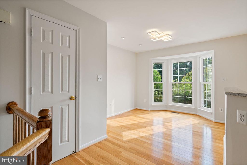 Image 11 of property listing at 6510 KELSEY POINT CIR, Alexandria, VA 22315