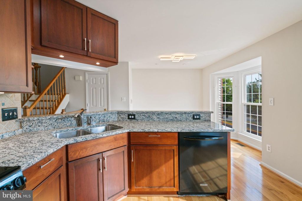 Image 16 of property listing at 6510 KELSEY POINT CIR, Alexandria, VA 22315