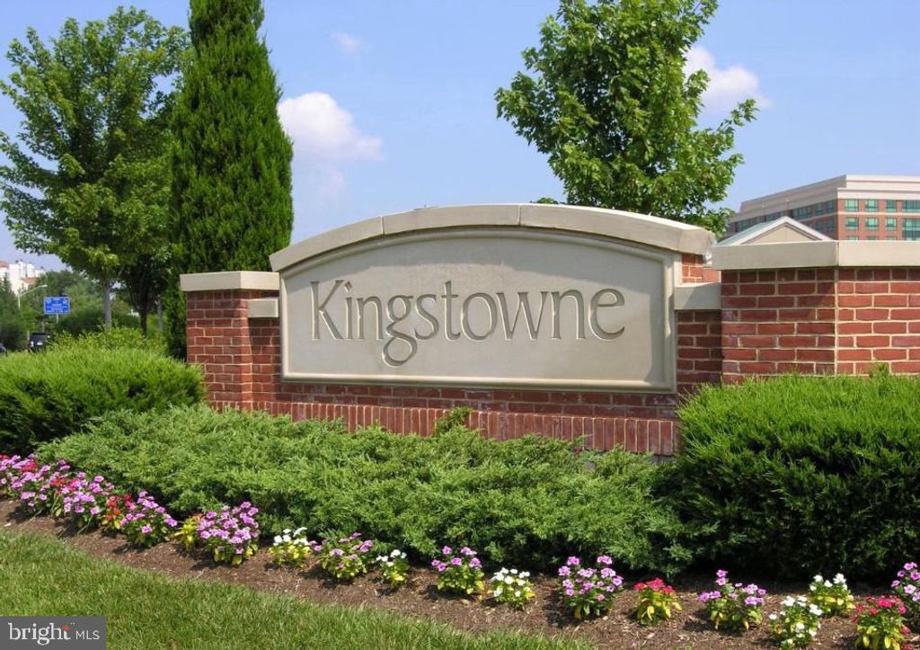 Image 2 of property listing at 6510 KELSEY POINT CIR, Alexandria, VA 22315