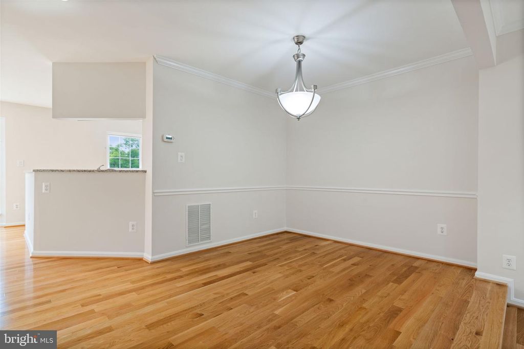 Image 20 of property listing at 6510 KELSEY POINT CIR, Alexandria, VA 22315