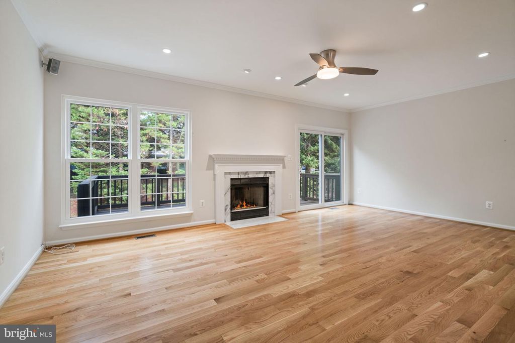 Image 21 of property listing at 6510 KELSEY POINT CIR, Alexandria, VA 22315