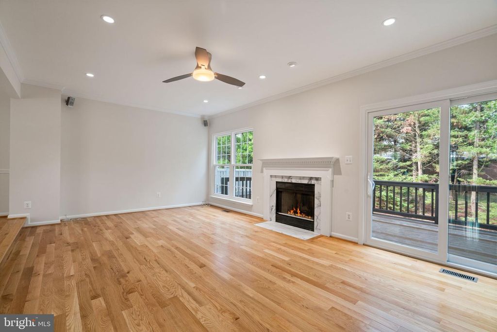 Image 22 of property listing at 6510 KELSEY POINT CIR, Alexandria, VA 22315