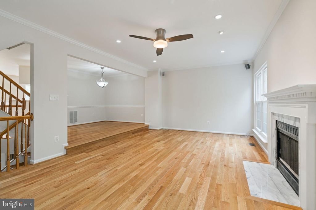 Image 25 of property listing at 6510 KELSEY POINT CIR, Alexandria, VA 22315