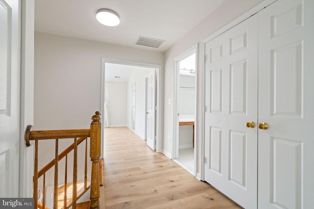 Image 29 of property listing at 6510 KELSEY POINT CIR, Alexandria, VA 22315