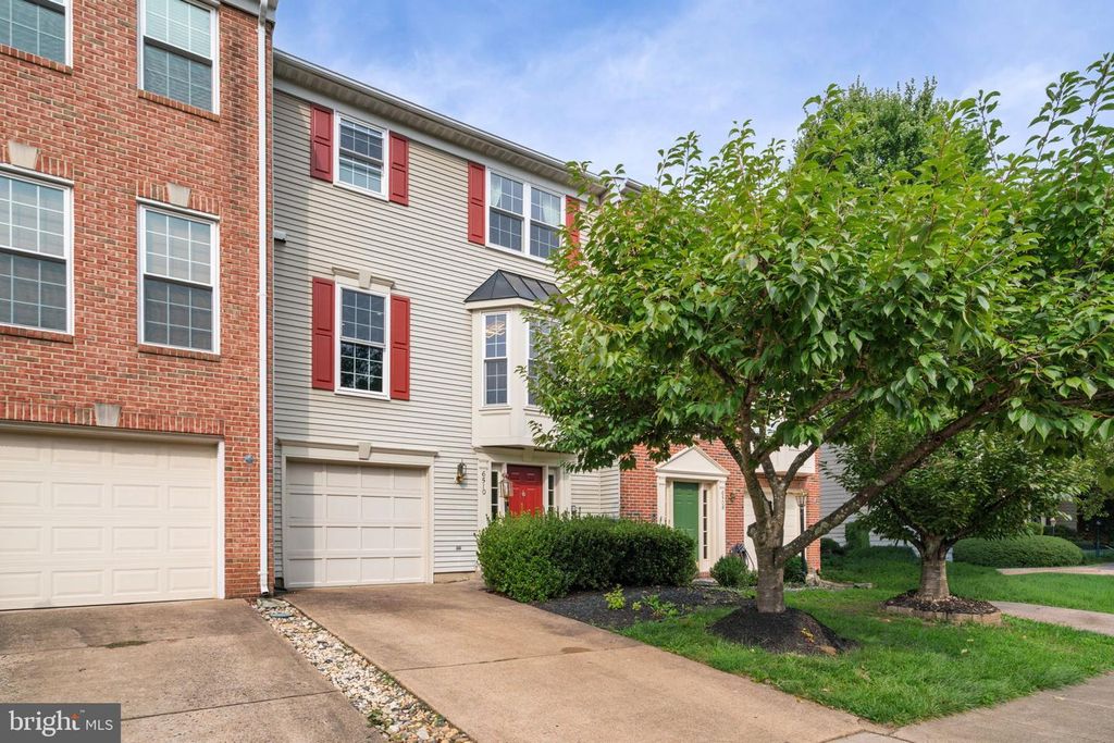 Image 3 of property listing at 6510 KELSEY POINT CIR, Alexandria, VA 22315