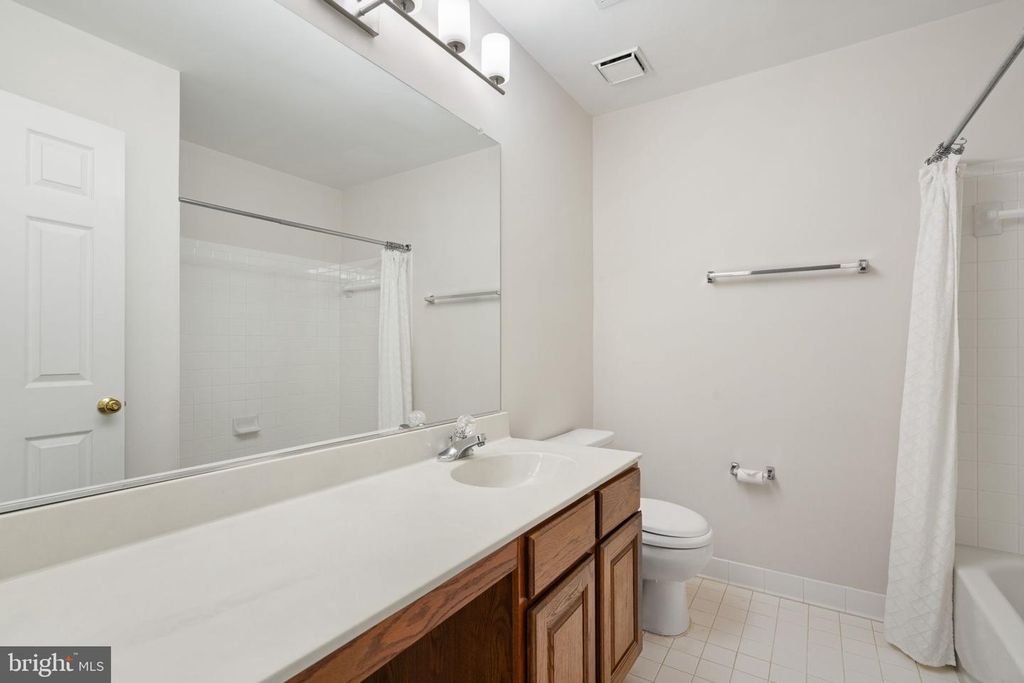 Image 32 of property listing at 6510 KELSEY POINT CIR, Alexandria, VA 22315