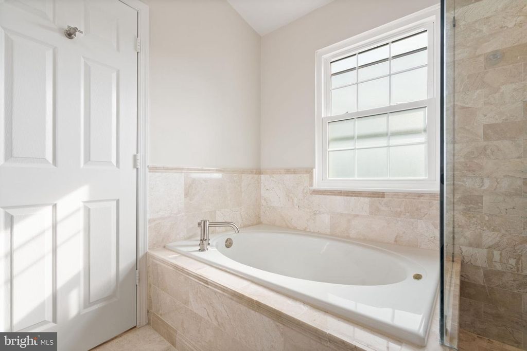 Image 36 of property listing at 6510 KELSEY POINT CIR, Alexandria, VA 22315