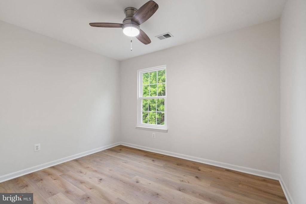 Image 39 of property listing at 6510 KELSEY POINT CIR, Alexandria, VA 22315