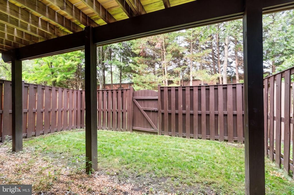 Image 9 of property listing at 6510 KELSEY POINT CIR, Alexandria, VA 22315