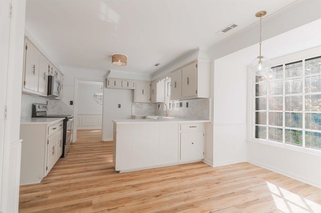 8285 N MONTEGO PL, Memphis, TN 38016