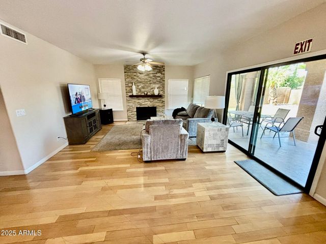 938 W IRIS Drive, Gilbert, AZ 85233