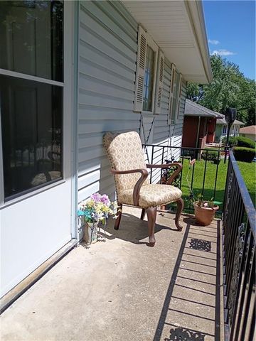 308 SW 5 Street, Blue Springs, MO 64014