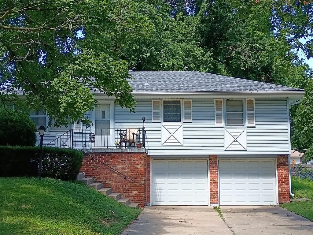 308 SW 5 Street, Blue Springs, MO 64014