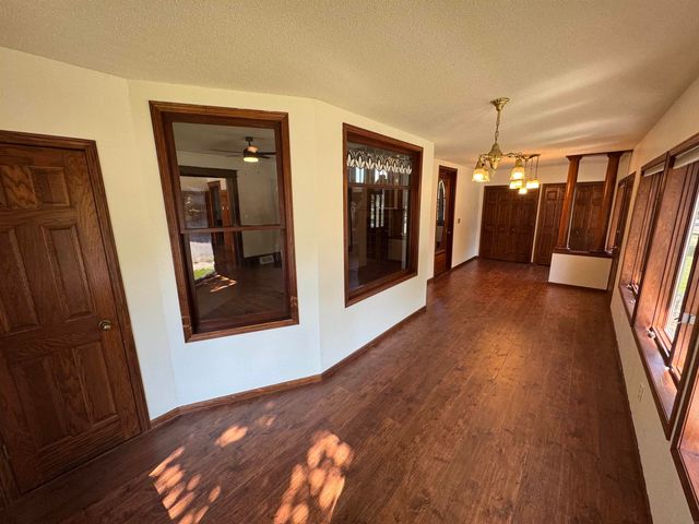 511 3rd Street, Parkersburg, IA 50665