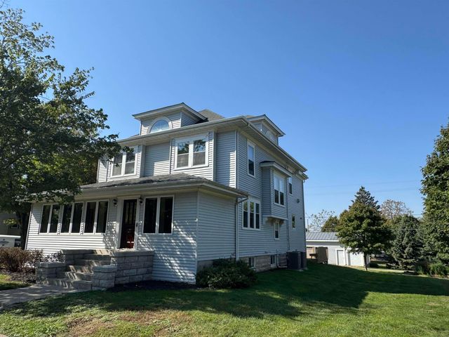511 3rd Street, Parkersburg, IA 50665