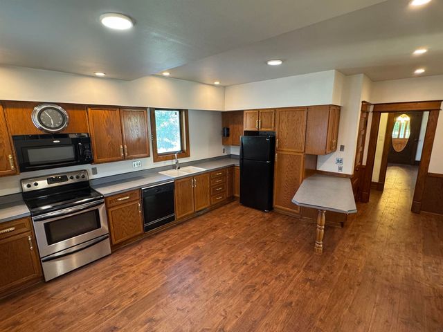 511 3rd Street, Parkersburg, IA 50665