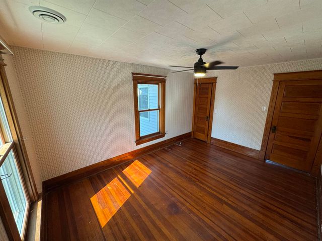 511 3rd Street, Parkersburg, IA 50665