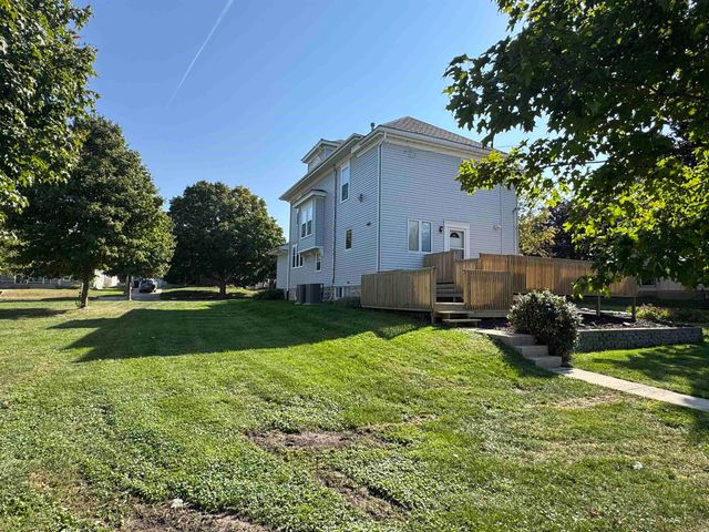 511 3rd Street, Parkersburg, IA 50665