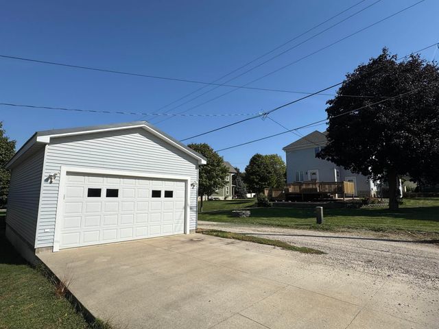 511 3rd Street, Parkersburg, IA 50665