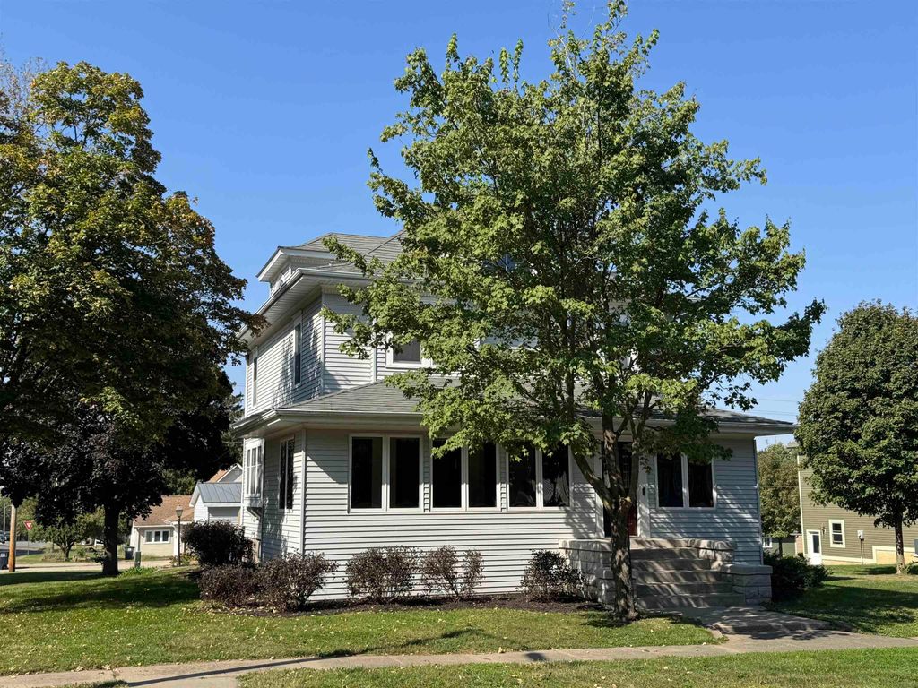 511 3rd Street, Parkersburg, IA 50665