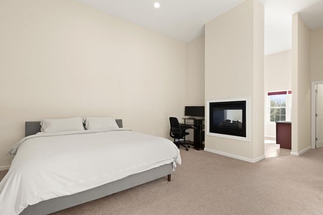 5 Paul Revere Path 5, Hopkinton, MA 01748