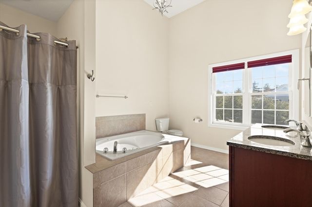 5 Paul Revere Path 5, Hopkinton, MA 01748