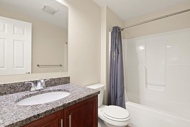 5 Paul Revere Path 5, Hopkinton, MA 01748