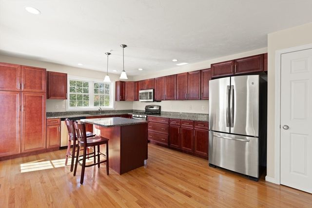 5 Paul Revere Path 5, Hopkinton, MA 01748