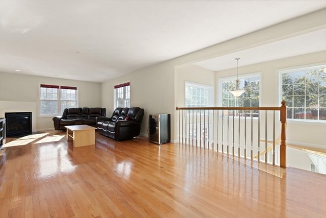 5 Paul Revere Path 5, Hopkinton, MA 01748