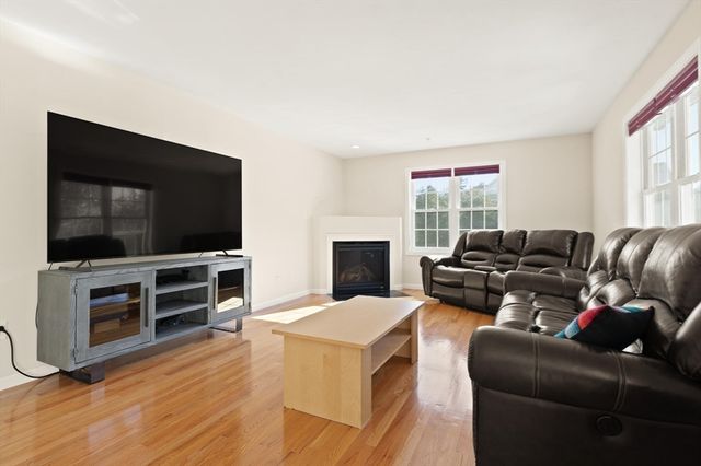 5 Paul Revere Path 5, Hopkinton, MA 01748