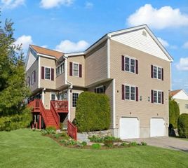 5 Paul Revere Path 5, Hopkinton, MA 01748