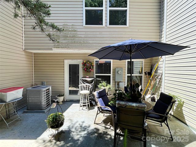 9608 Brackenview Court, Charlotte, NC 28214