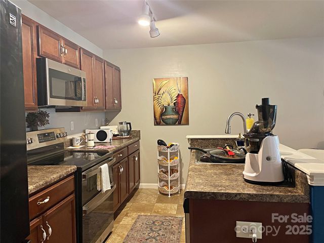9608 Brackenview Court, Charlotte, NC 28214