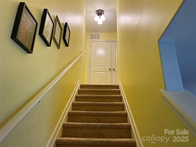 9608 Brackenview Court, Charlotte, NC 28214