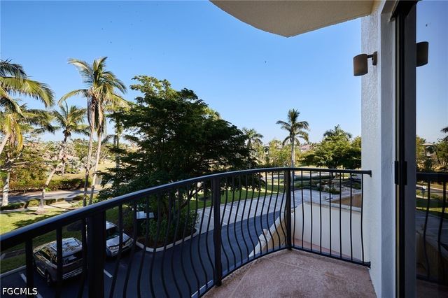 5702 Cape Harbour DR 204, Cape Coral, FL 33914