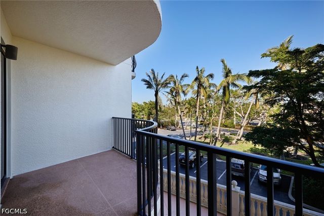 5702 Cape Harbour DR 204, Cape Coral, FL 33914