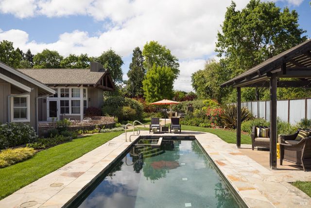 8811 Egg Farm Ln, Kenwood, CA 95452