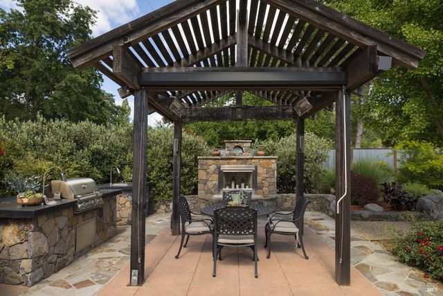 8811 Egg Farm Ln, Kenwood, CA 95452