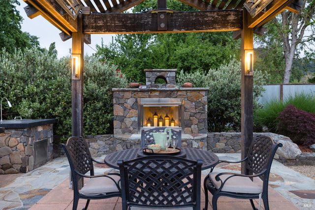 8811 Egg Farm Ln, Kenwood, CA 95452