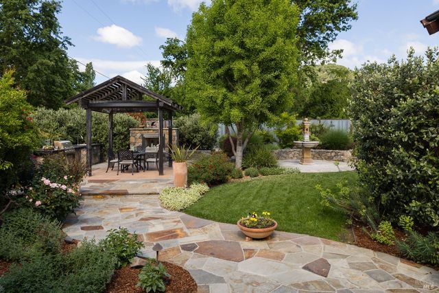 8811 Egg Farm Ln, Kenwood, CA 95452