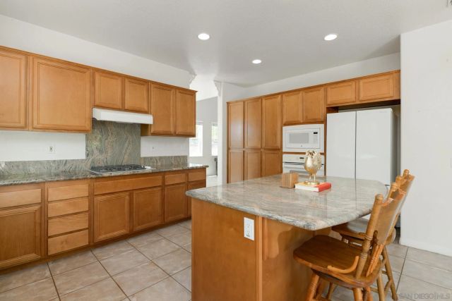1595 Loma Alta, San Marcos, CA 92069